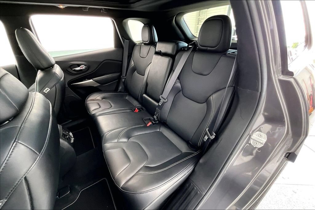Used 2021 Jeep Cherokee Latitude Lux 80th Anniv w/ Quick Order Package 26U 80TH AWD/4WD image 32