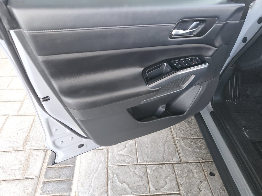 Certified 2023 Nissan Pathfinder SL FWD image 31