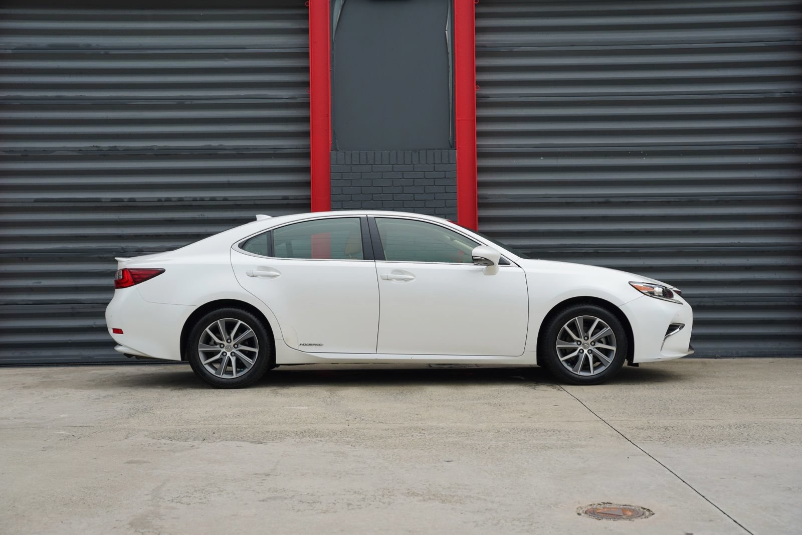 Used 2016 Lexus ES 300h w/ Ultra Luxury Package FWD image 12