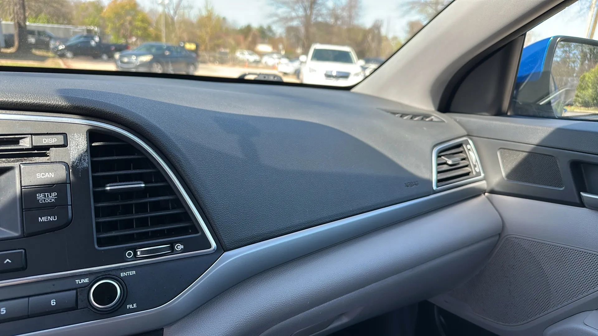 Used 2017 Hyundai Elantra SE image 39