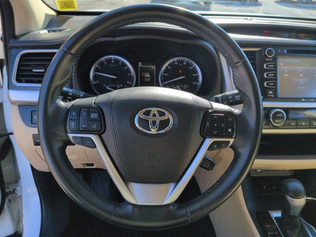 Certified 2017 Toyota Highlander Limited image 18