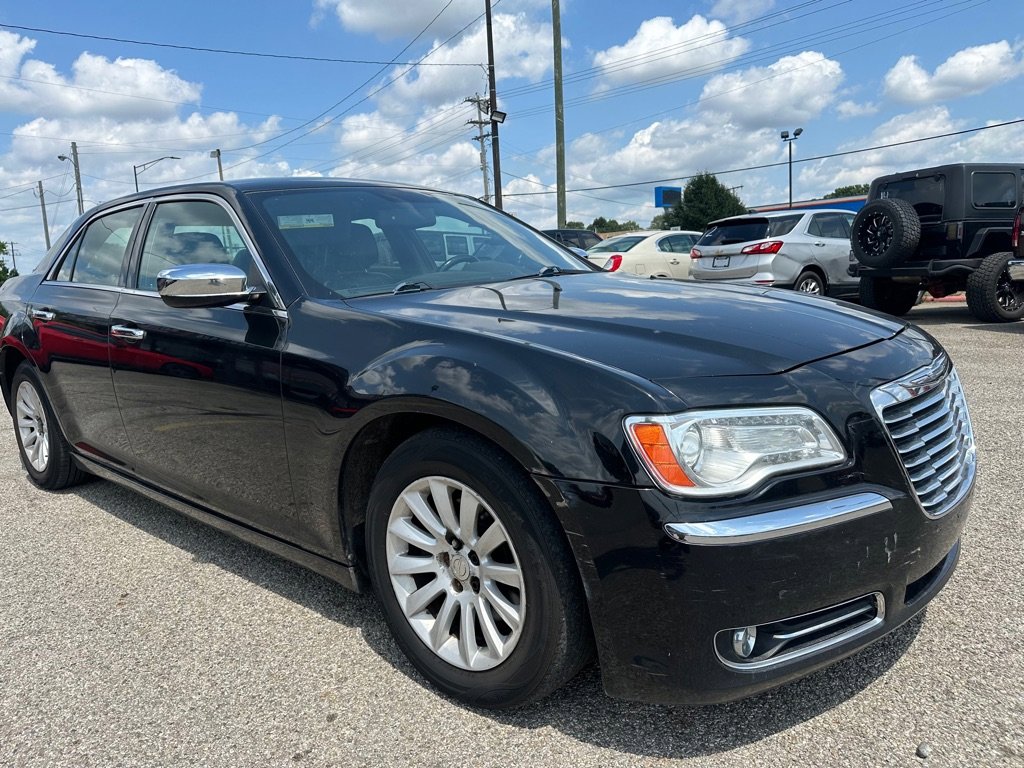 Used 2013 Chrysler 300 Touring image 2