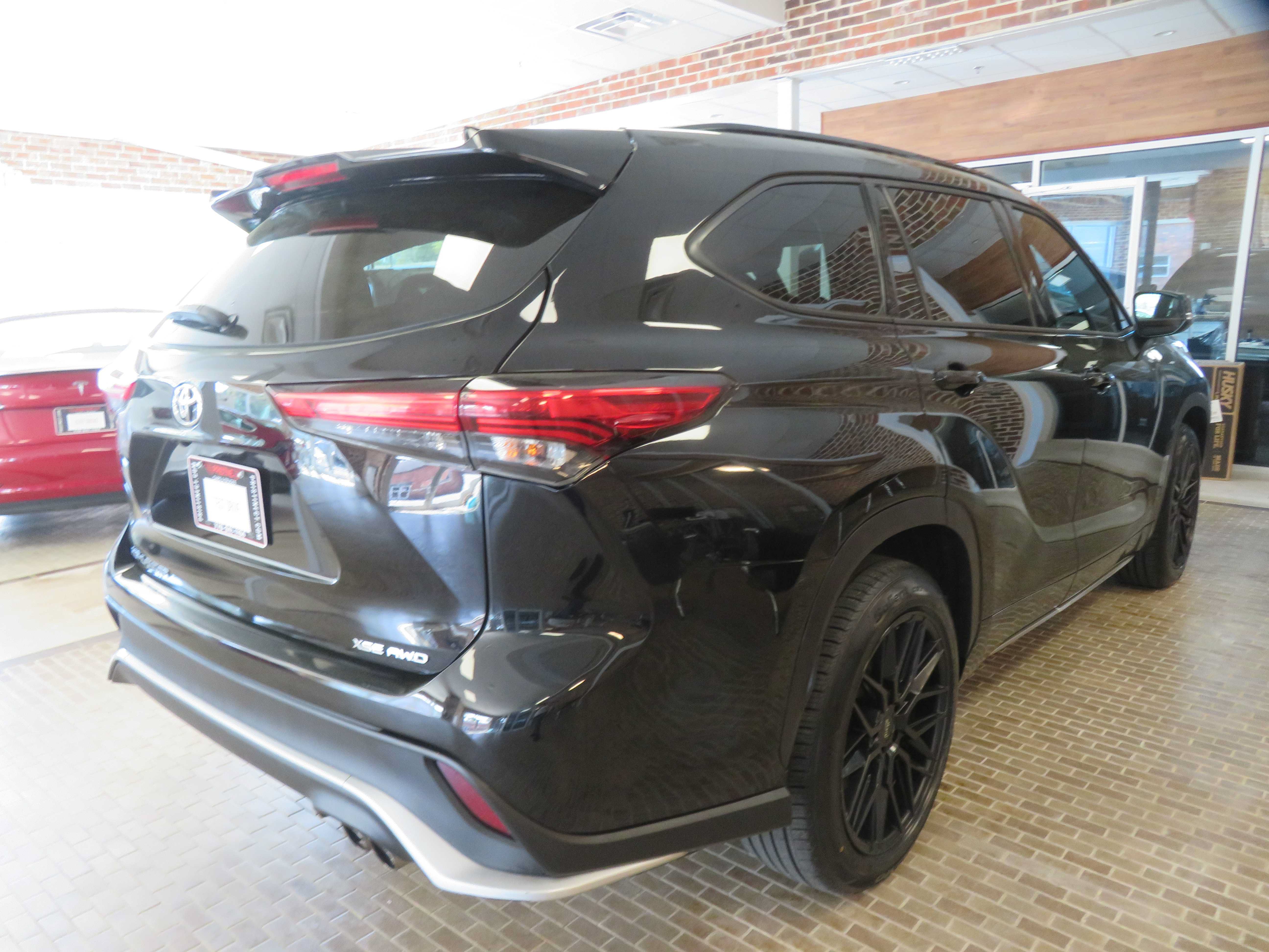 Used 2021 Toyota Highlander XSE AWD/4WD image 4