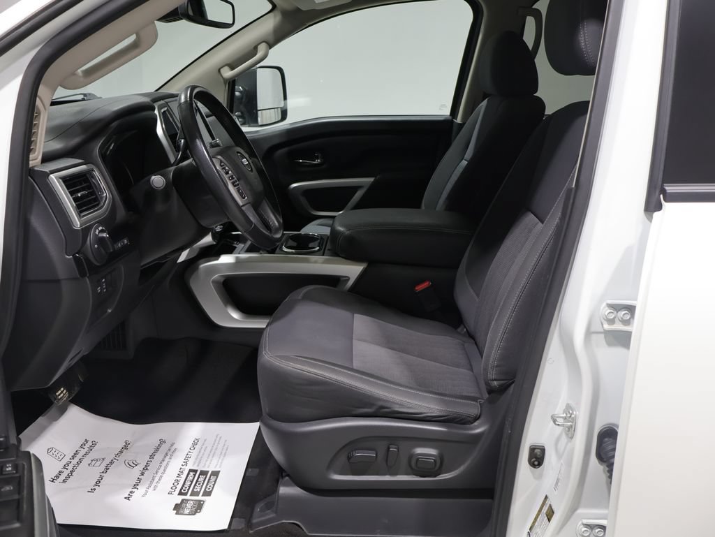 Used 2020 Nissan Titan SV w/ SV Convenience Package AWD/4WD image 9