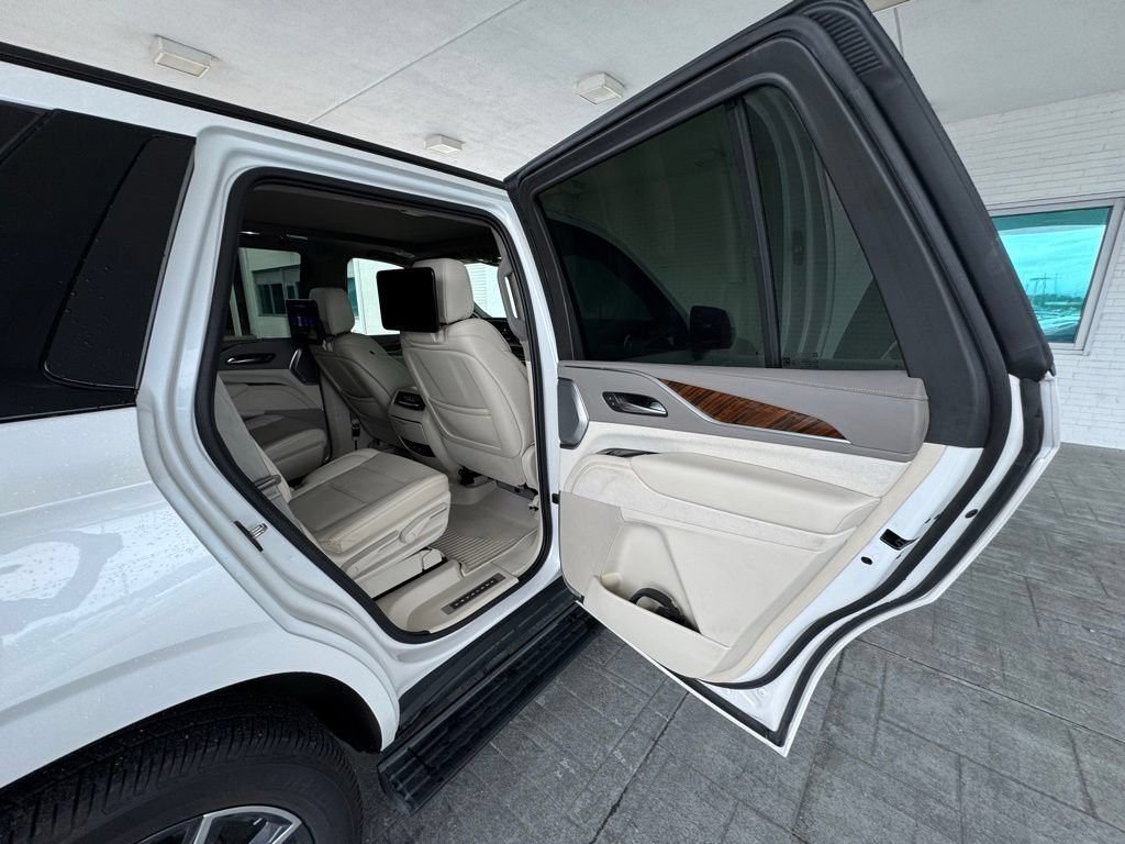 Used 2022 Cadillac Escalade Sport Platinum w/ Heavy-Duty Trailer Package AWD/4WD image 24