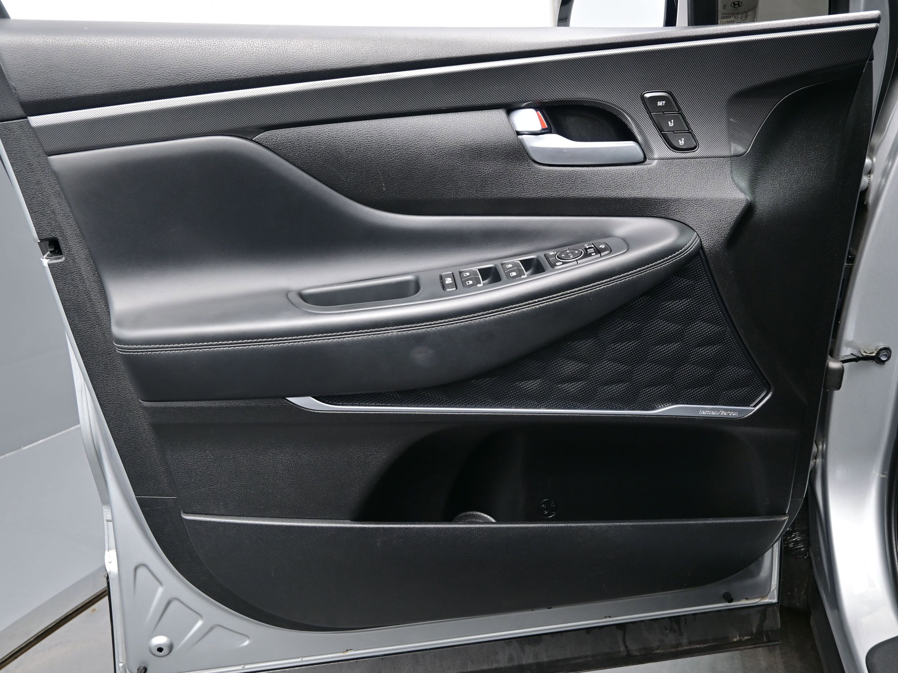 Used 2022 Hyundai Santa Fe Limited AWD/4WD image 9