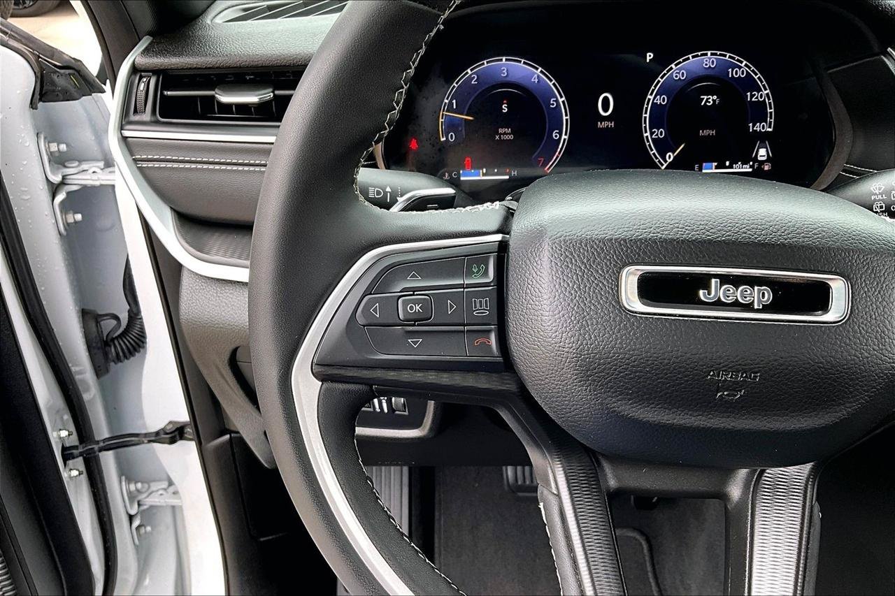 Used 2024 Jeep Grand Cherokee L Laredo AWD/4WD image 11
