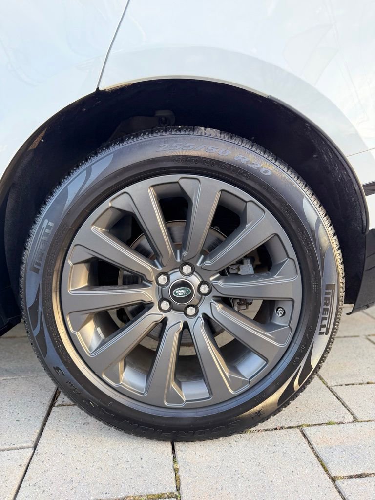 Used 2019 Land Rover Range Rover Velar R-Dynamic SE AWD/4WD image 20