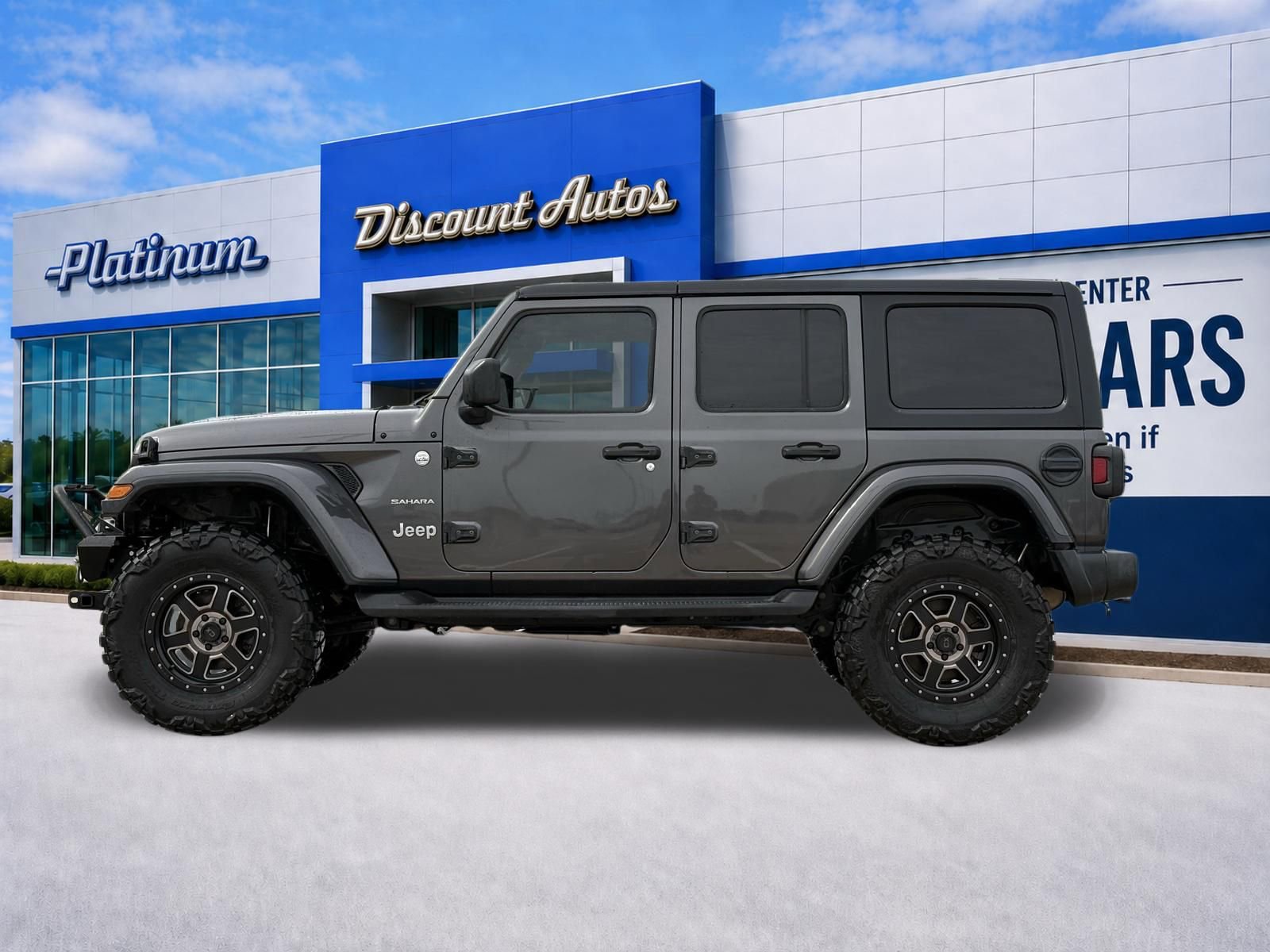 Used 2018 Jeep Wrangler Unlimited Sahara AWD/4WD image 4