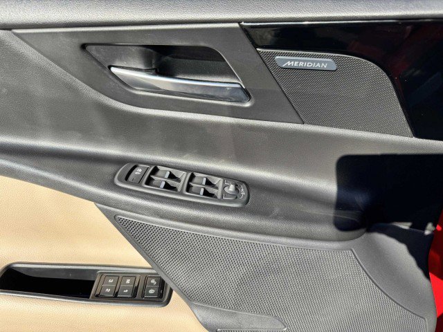 Used 2019 Jaguar XE Premium image 20