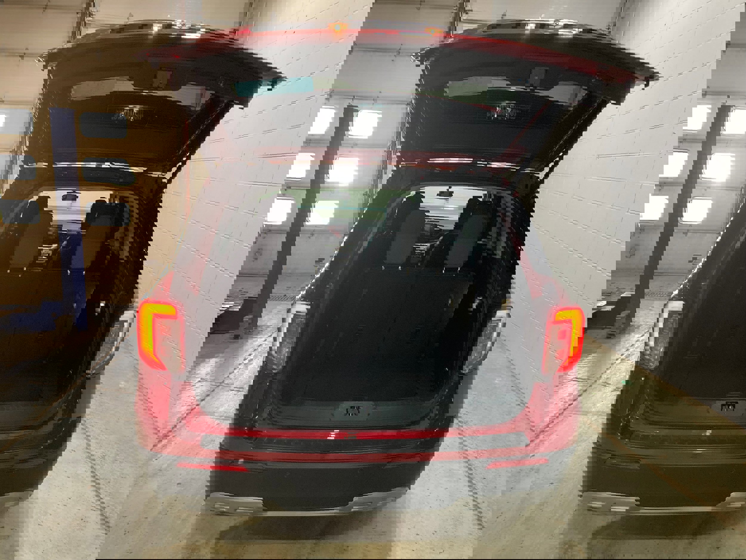 Used 2023 Ford Explorer XLT w/ Equipment Group 202A image 14