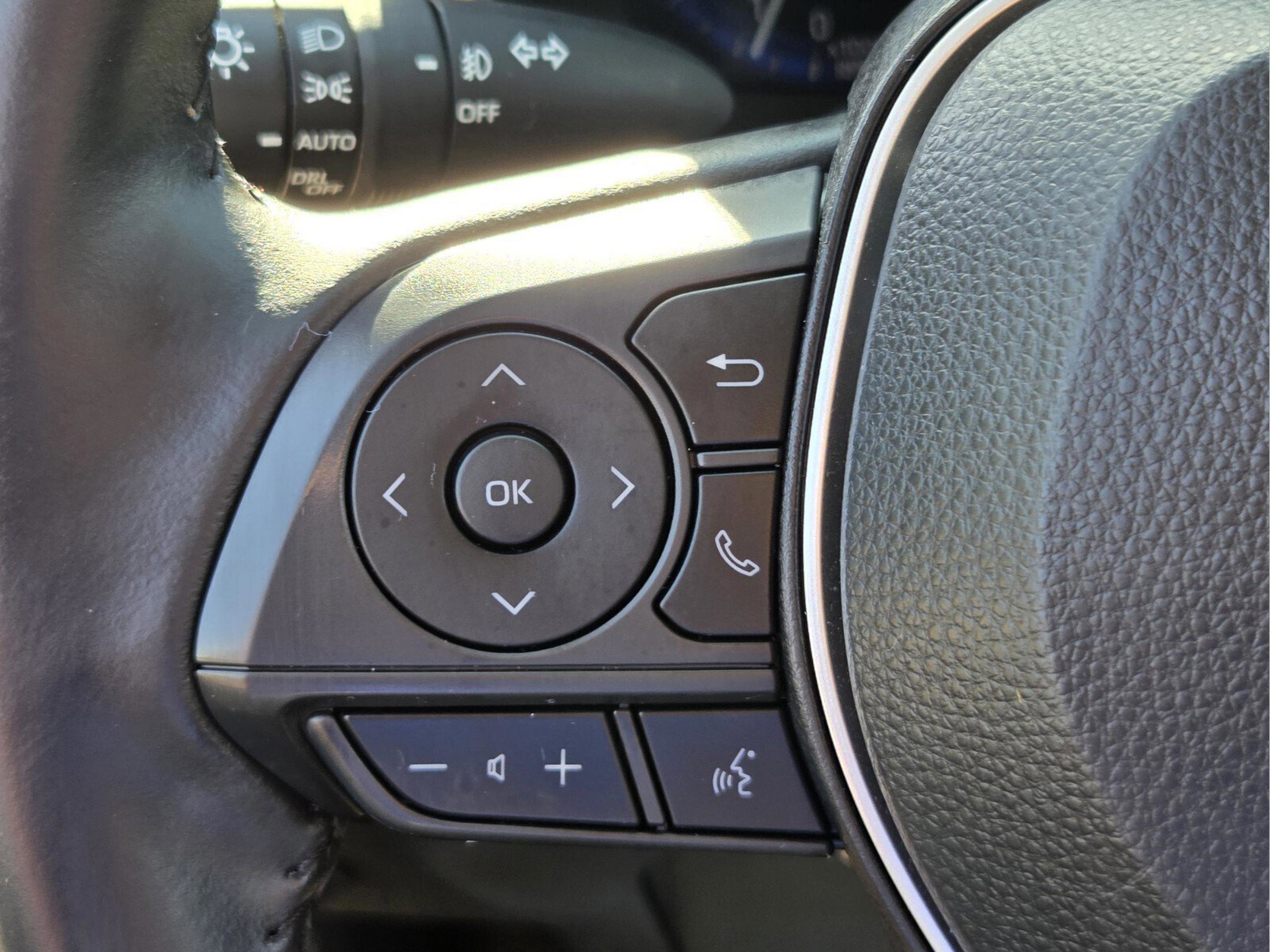 Used 2022 Toyota Corolla Cross XLE w/ Convenience Package AWD/4WD image 15