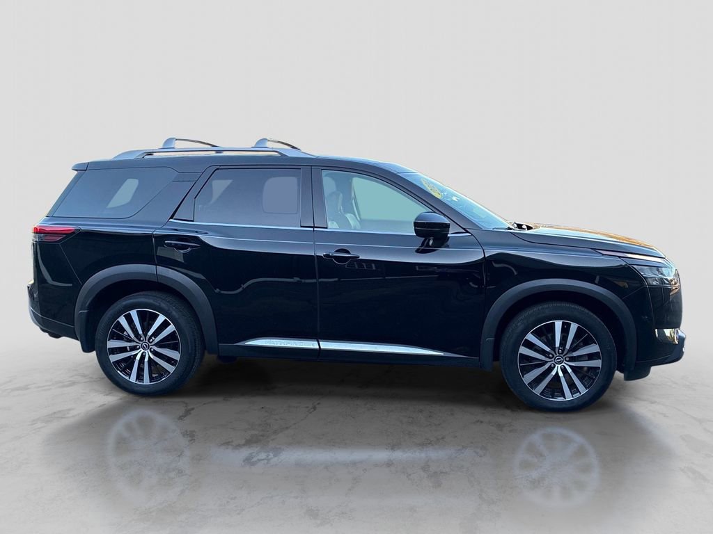 Certified 2024 Nissan Pathfinder Platinum w/ Black Appearance Package AWD/4WD image 8