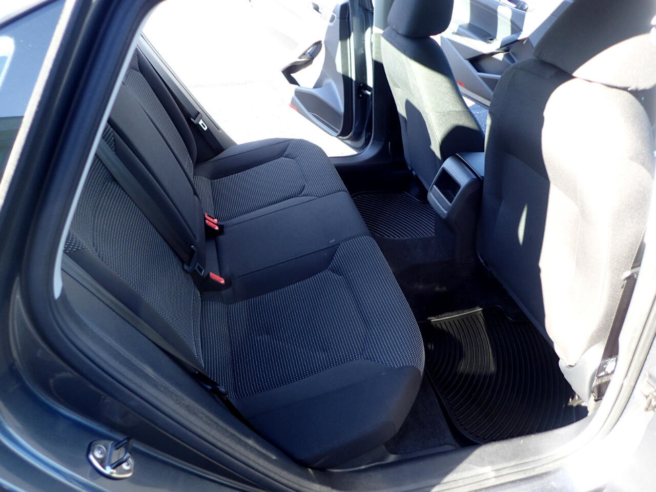 Used 2017 Volkswagen Passat 1.8T S image 11