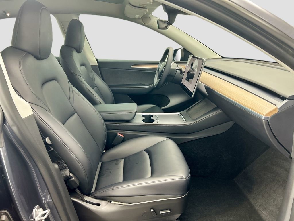 Used 2022 Tesla Model Y Long Range image 19