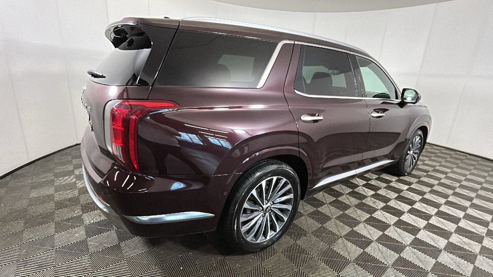 Used 2024 Hyundai Palisade Calligraphy FWD image 3