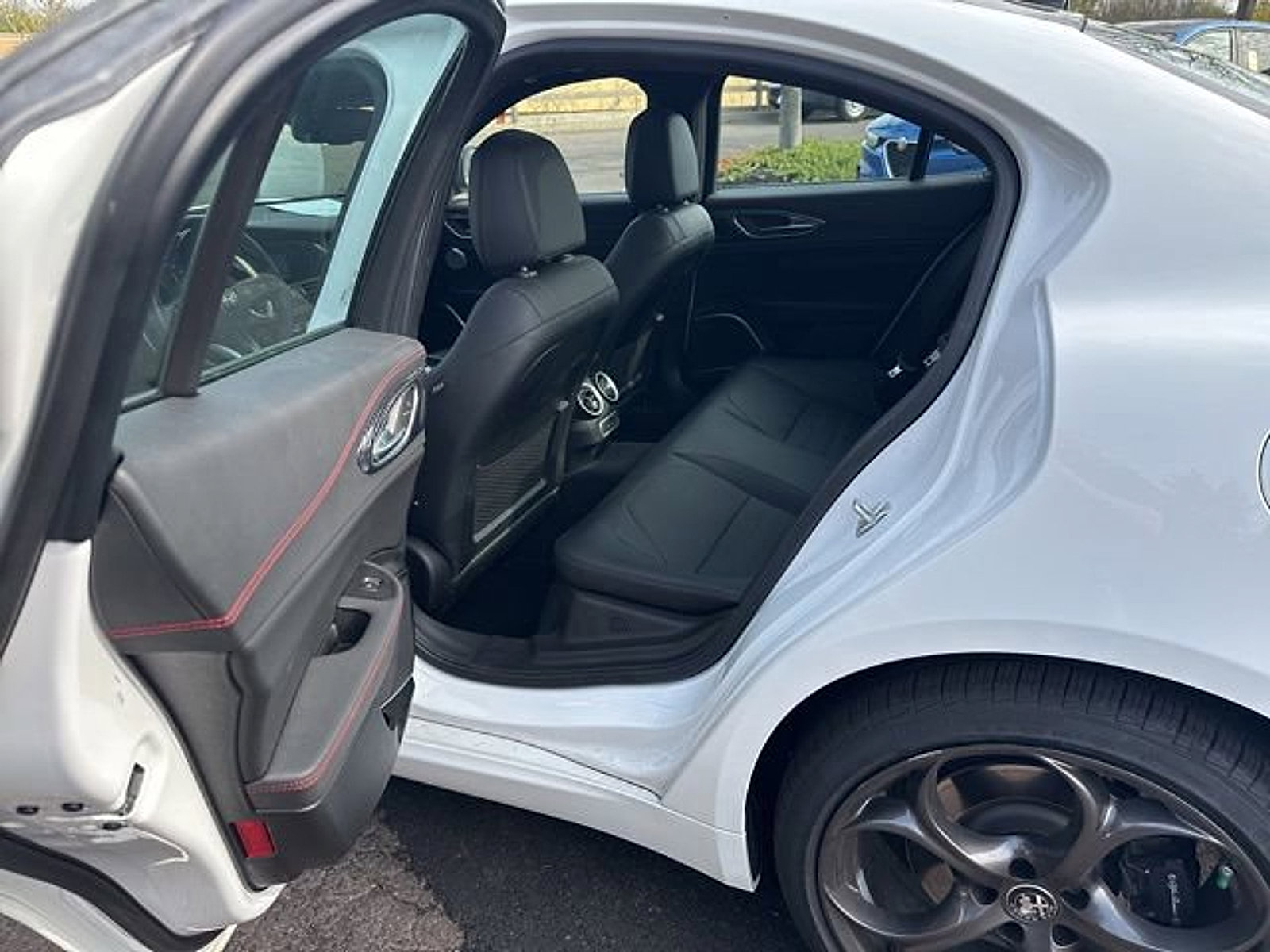 Used 2023 Alfa Romeo Giulia Estrema image 20