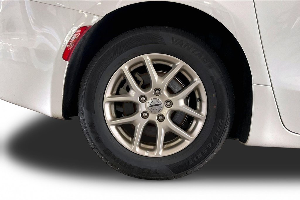 Used 2025 Chrysler Pacifica Select FWD image 33