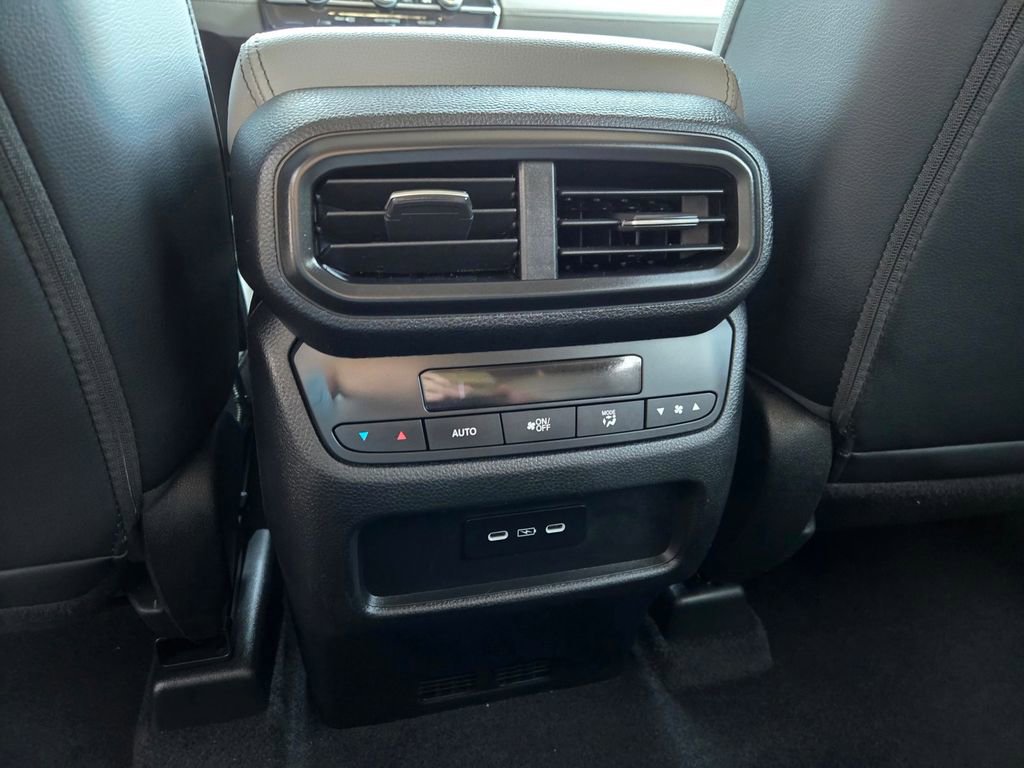 Used 2025 Honda Pilot EX-L image 11