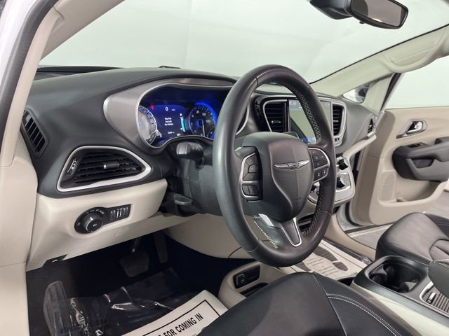 Used 2024 Chrysler Pacifica Touring-L FWD image 20