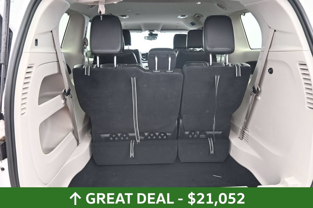 Used 2023 Chrysler Pacifica Touring-L FWD image 17