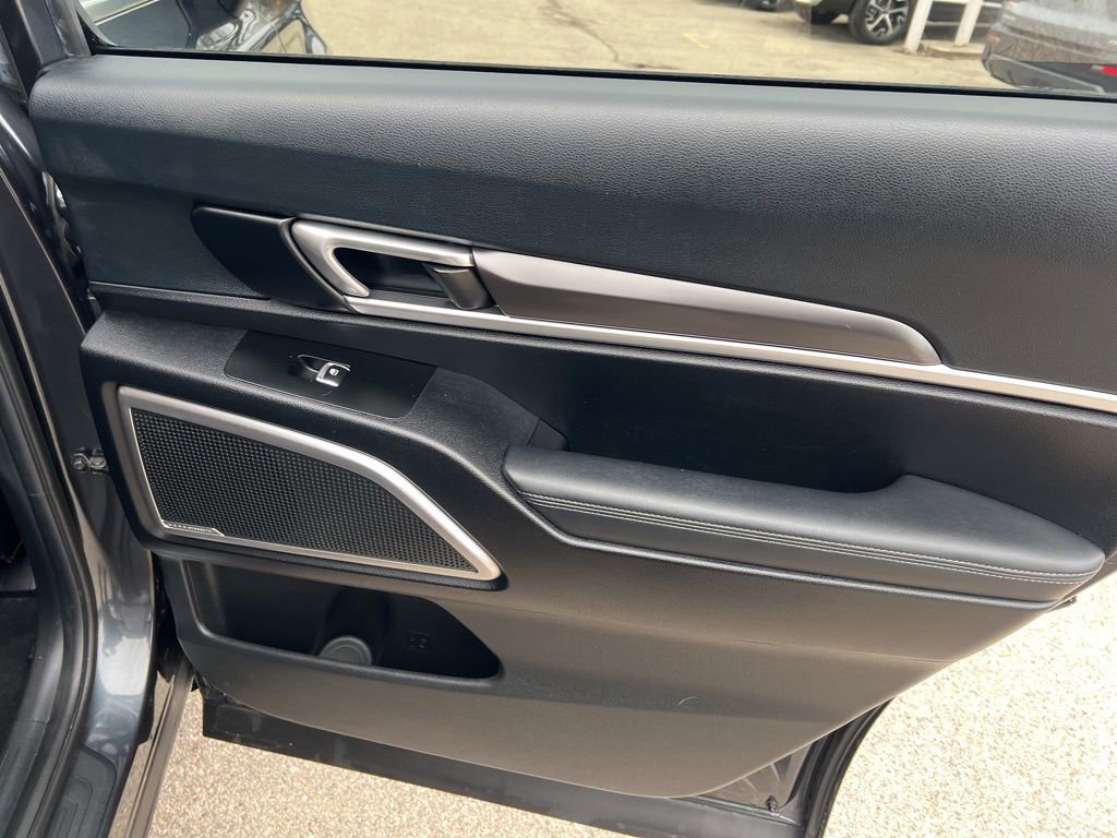 Certified 2024 Kia Telluride LX image 16