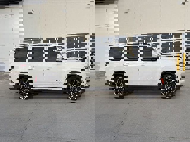 Used 2022 Jeep Wagoneer Series III w/ Premium Group I image 2