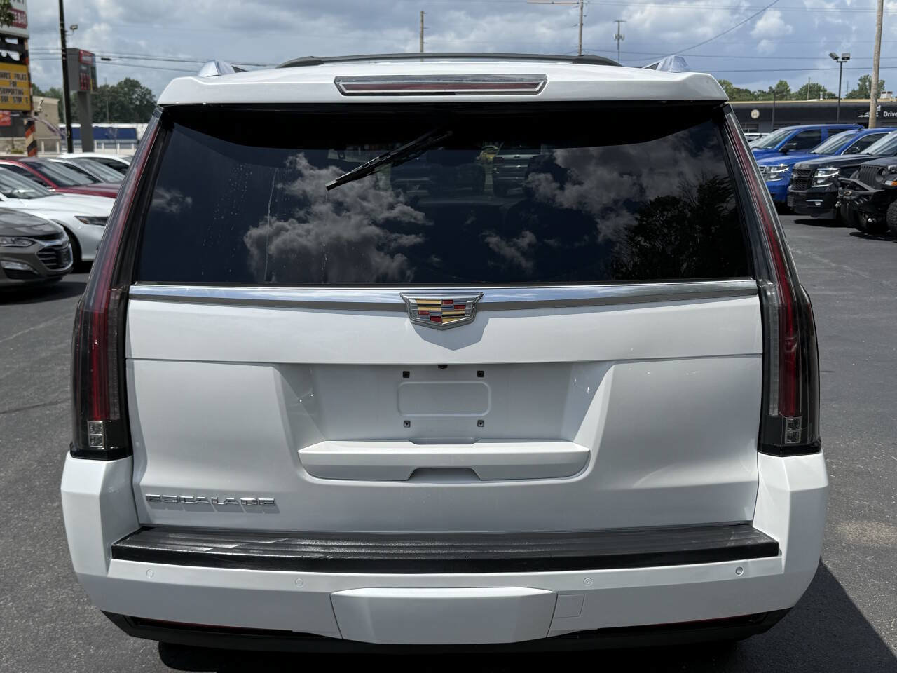 Used 2016 Cadillac Escalade Premium AWD/4WD image 4