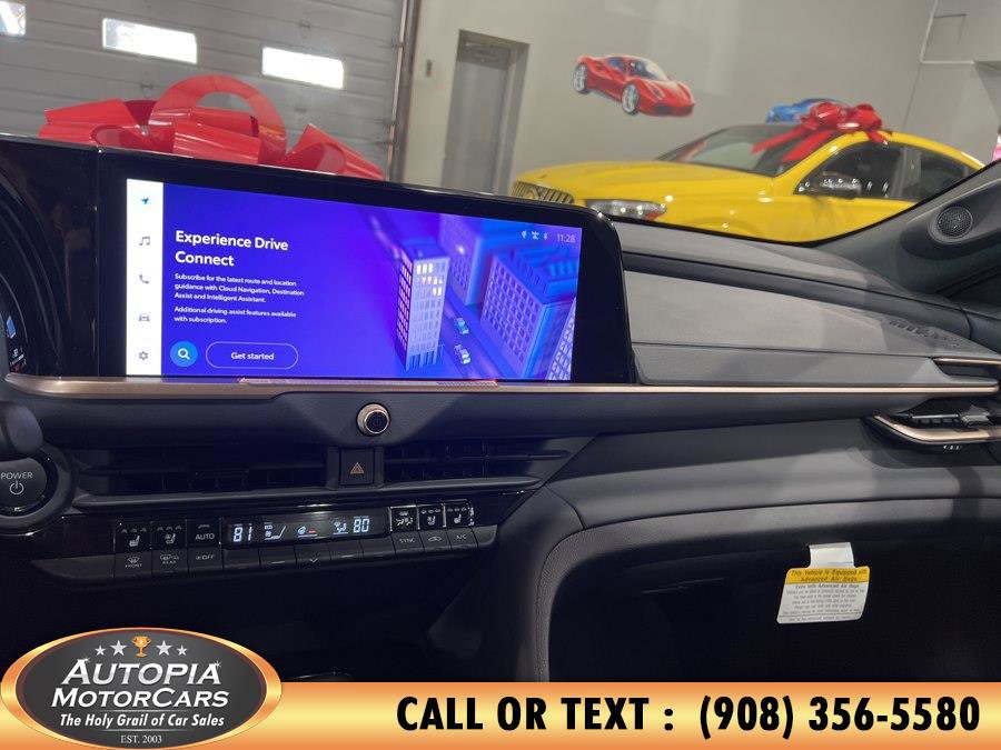 Used 2025 Toyota Crown Signia AWD/4WD image 32