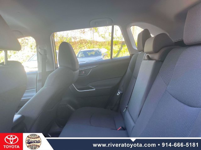 Used 2023 Toyota RAV4 LE AWD/4WD image 13