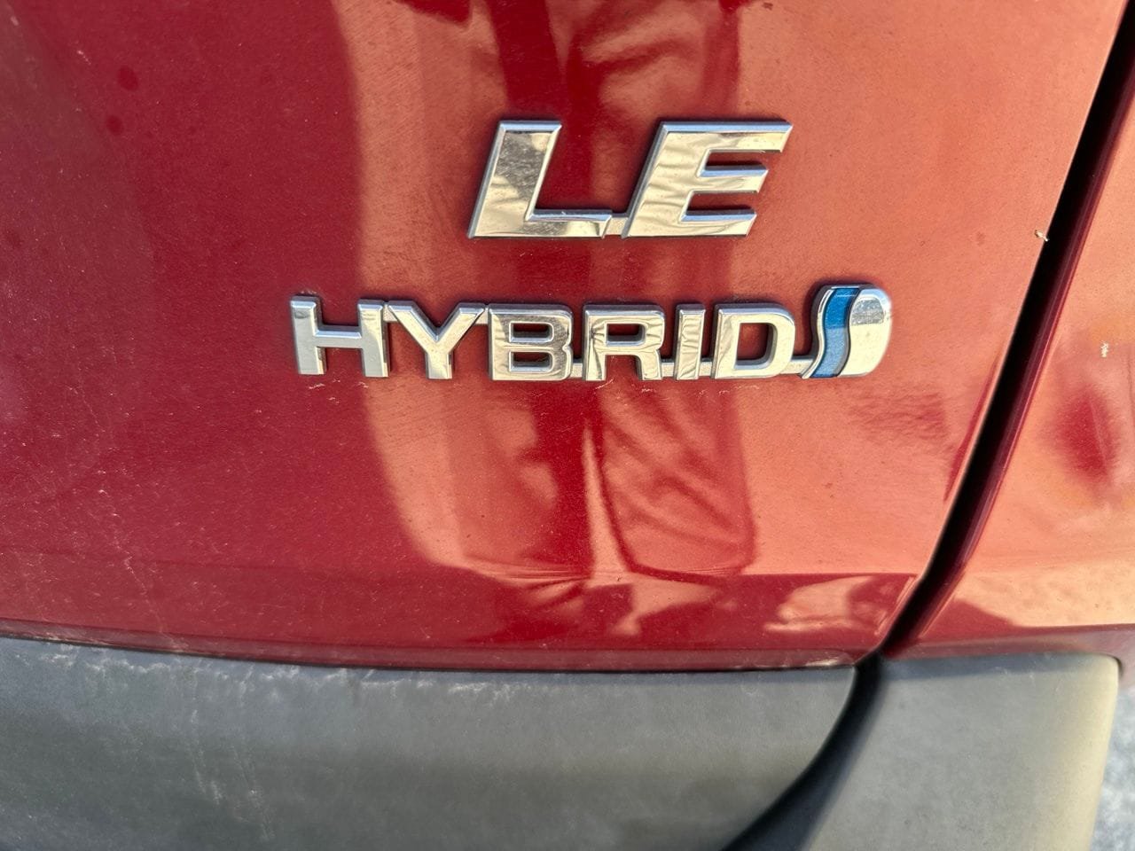 Used 2024 Toyota RAV4 LE AWD/4WD image 3
