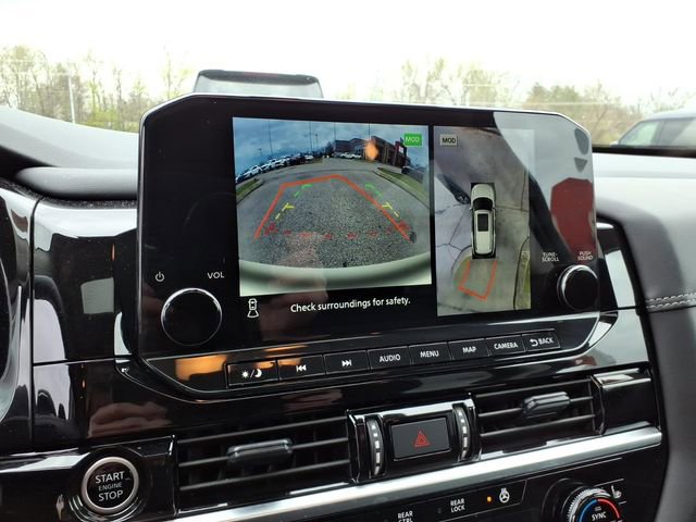 Certified 2024 Nissan Pathfinder Platinum w/ Black Appearance Package image 14