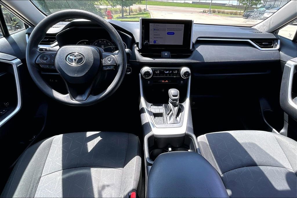 Used 2025 Toyota RAV4 XLE FWD image 18