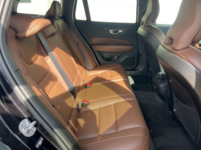 Used 2025 Volvo V60 B5 Cross Country Plus image 19