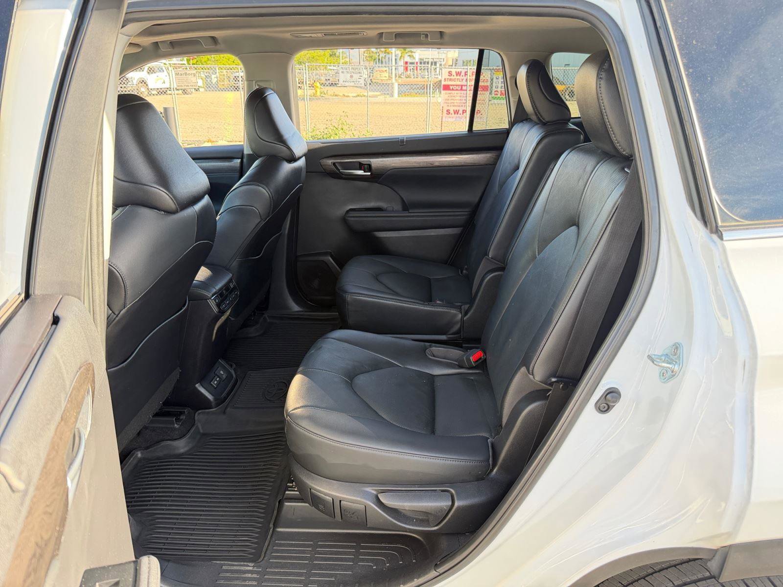Used 2023 Toyota Highlander Platinum FWD image 17