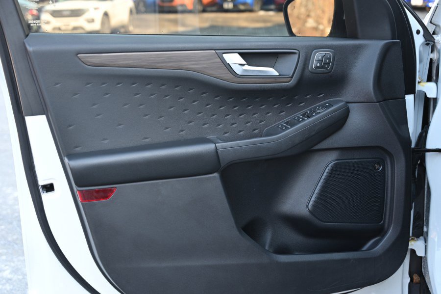 Used 2020 Ford Escape Titanium image 24