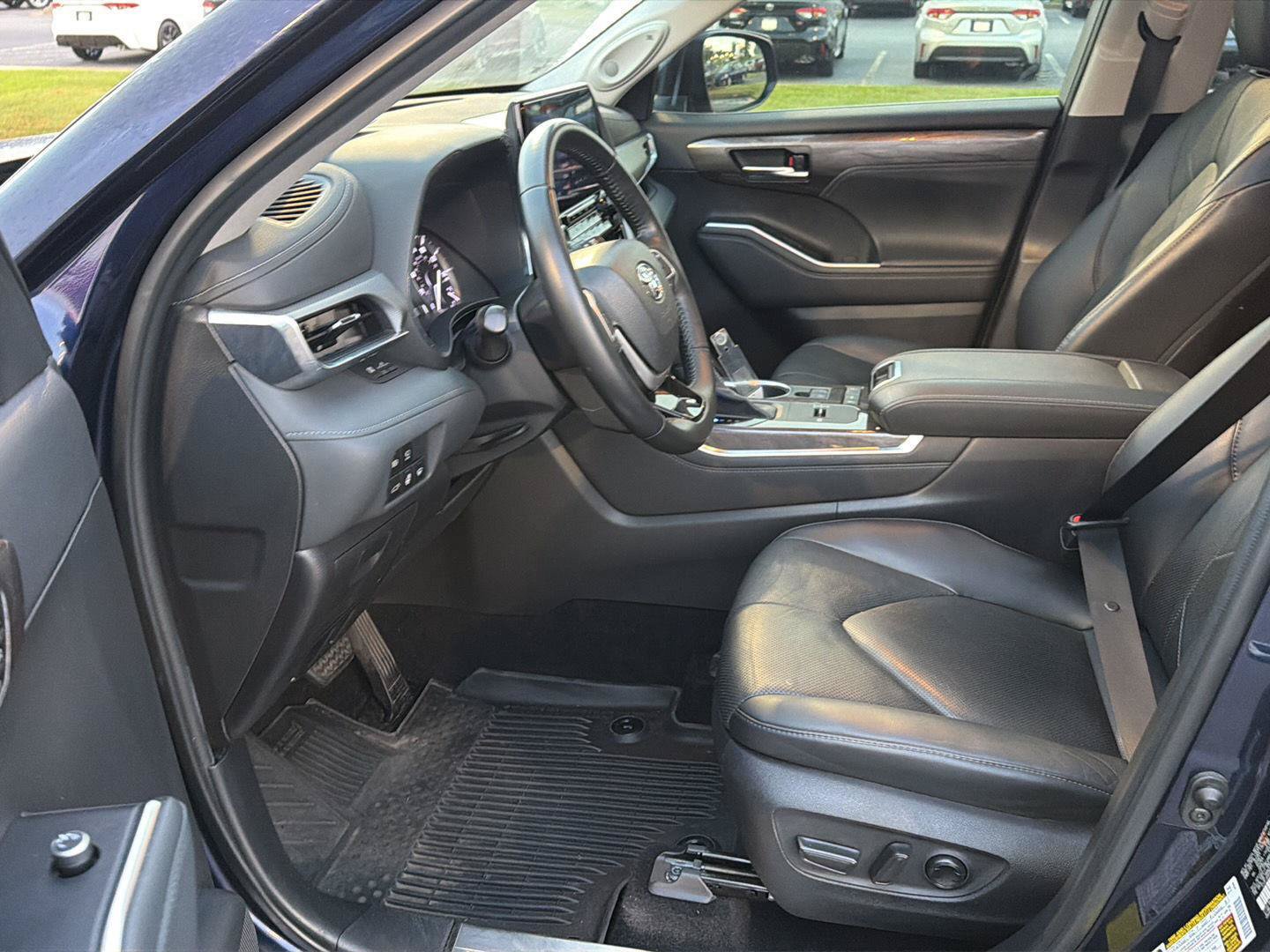 Used 2022 Toyota Highlander Platinum FWD image 10
