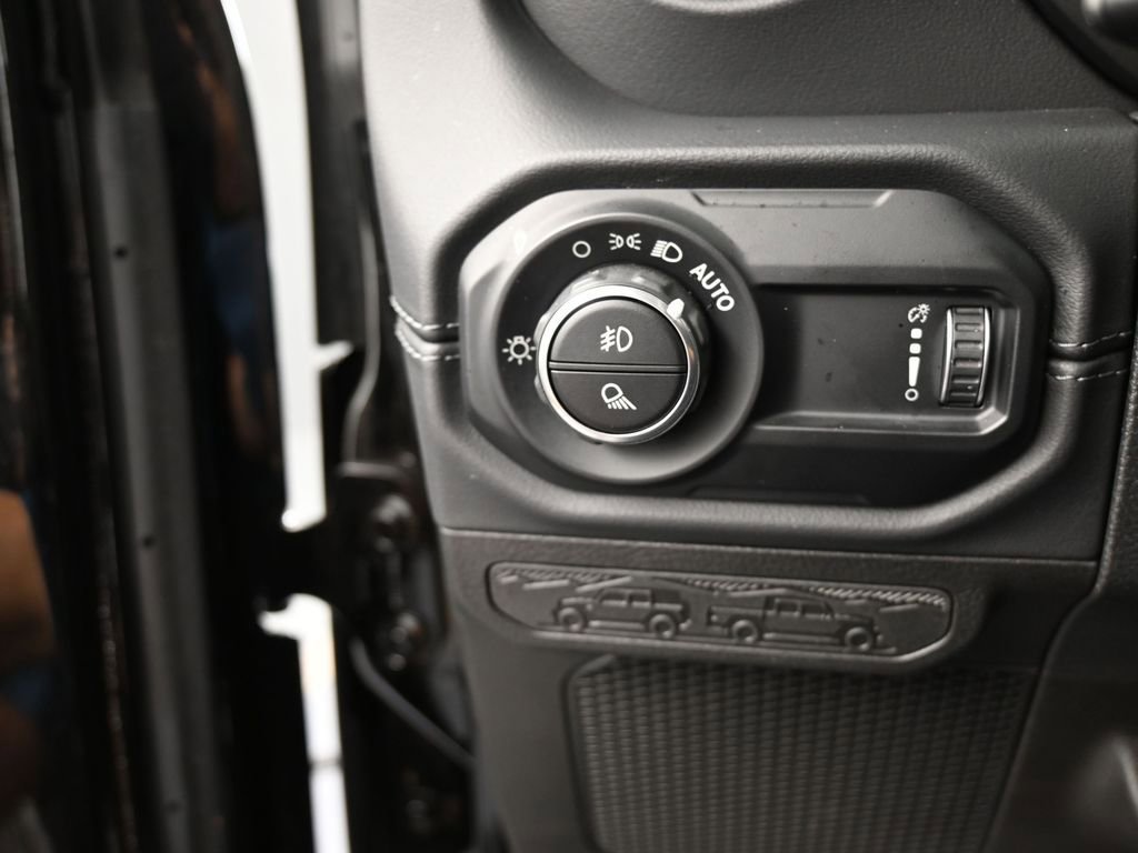 Used 2024 Jeep Gladiator Sport w/ Premium Package image 32