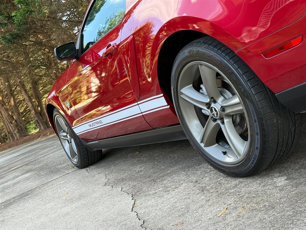 Used 2010 Ford Mustang GT Premium image 23
