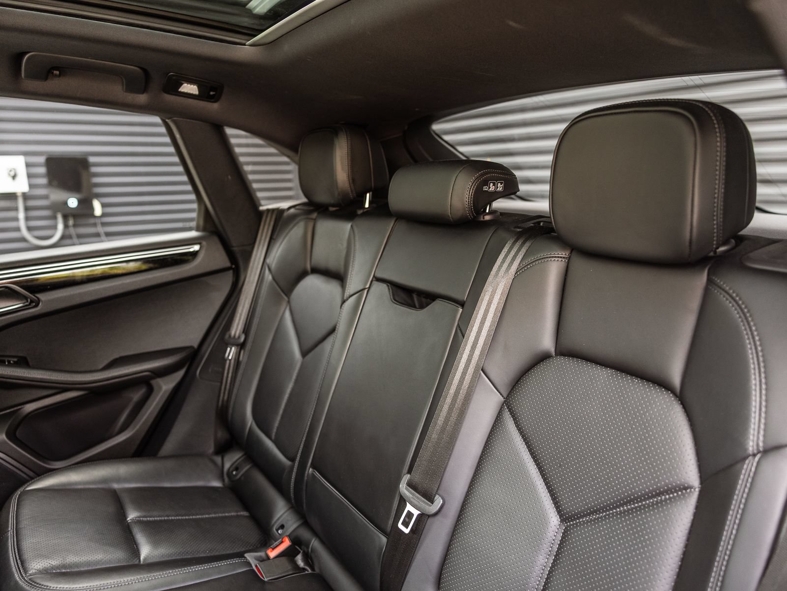 Certified 2024 Porsche Macan AWD/4WD image 21