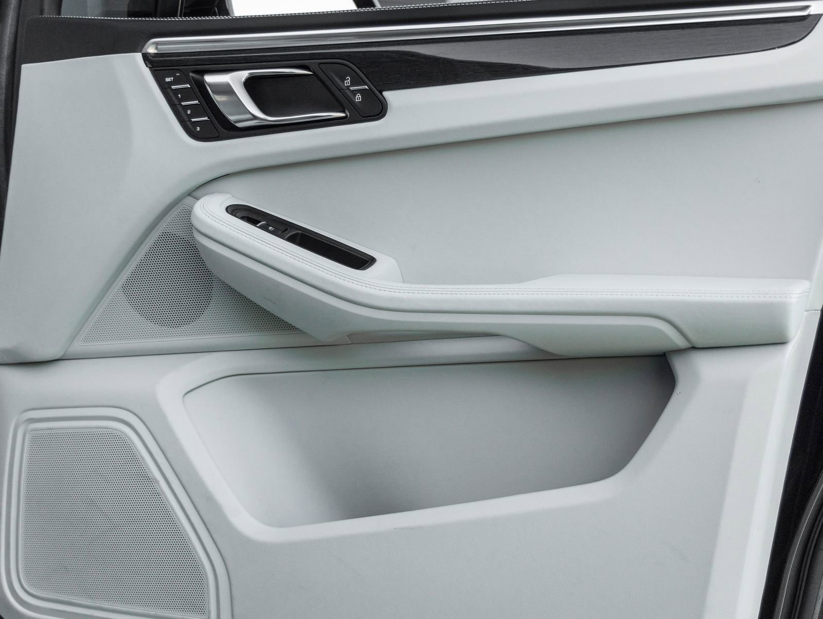 Certified 2023 Porsche Macan image 42