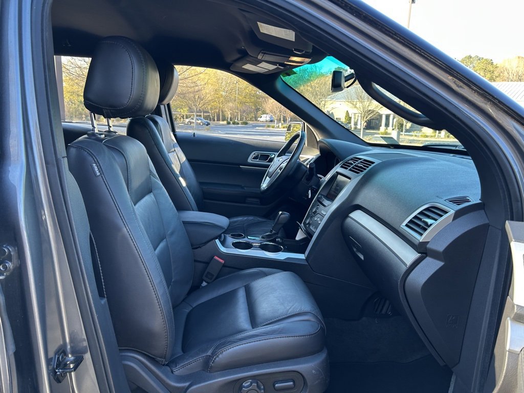 Used 2014 Ford Explorer XLT w/ Equipment Group 202A image 48