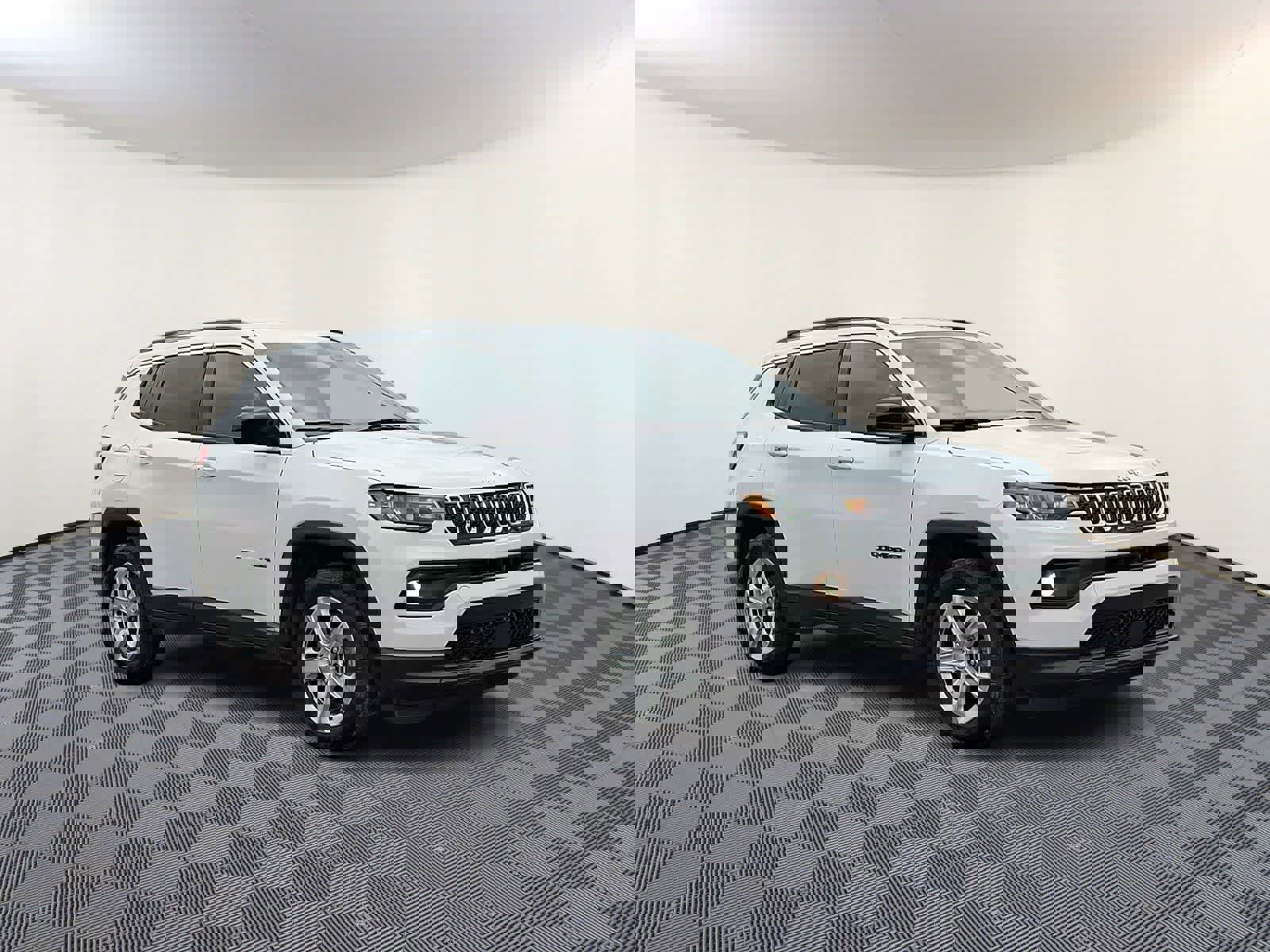 Used 2023 Jeep Compass Latitude image 4