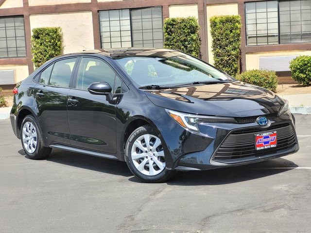 Used 2024 Toyota Corolla LE FWD image 2