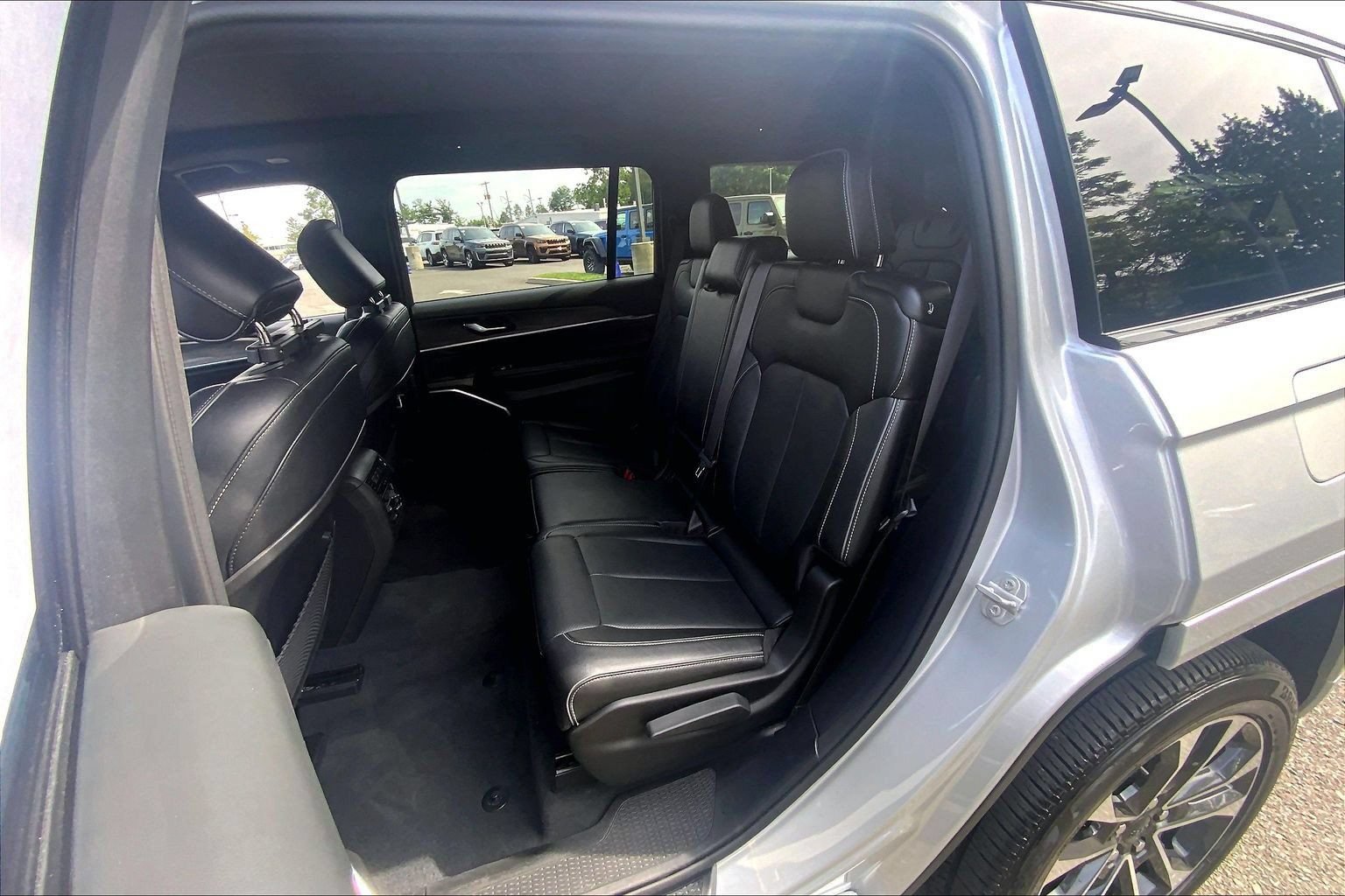 Certified 2023 Jeep Grand Cherokee L Overland AWD/4WD image 17