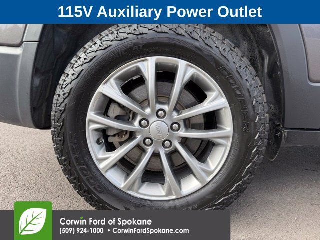 Used 2019 Jeep Cherokee Latitude Plus w/ Comfort/Convenience Group AWD/4WD image 9