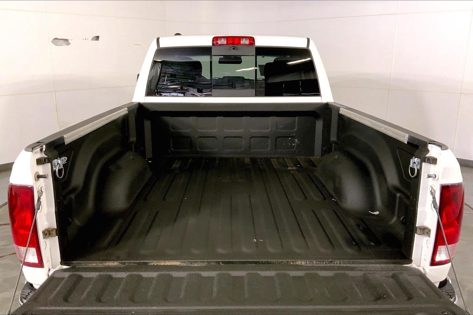 Used 2016 RAM 1500 Classic SLT AWD/4WD image 4