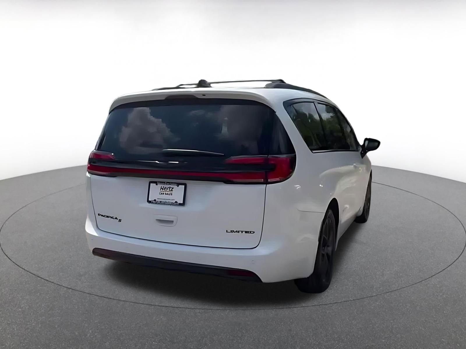 Used 2025 Chrysler Pacifica Limited FWD image 14