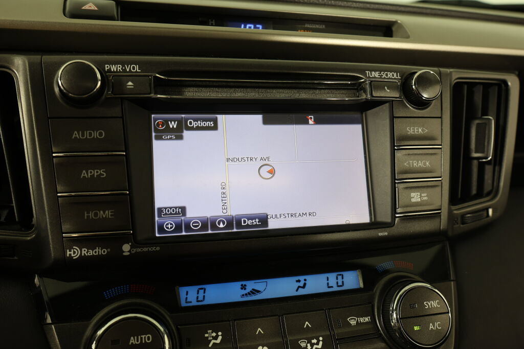 Used 2015 Toyota RAV4 XLE AWD/4WD image 36