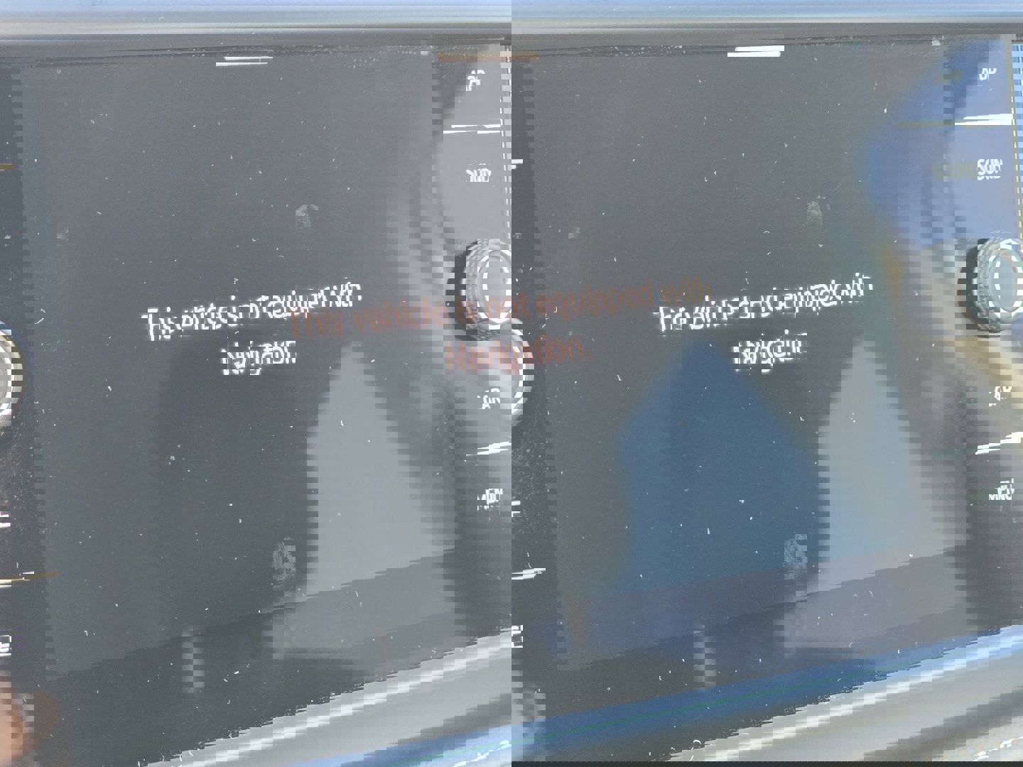 Used 2024 Volkswagen Taos SE image 3